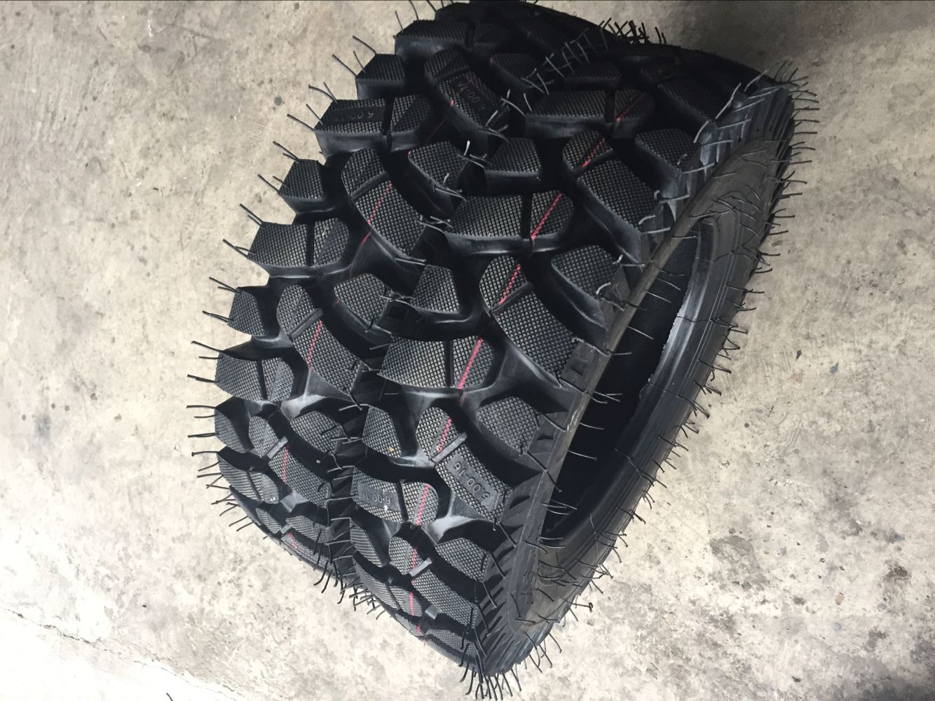 供应商供应农用拖拉机三轮车轮胎7.50-16山地加密人