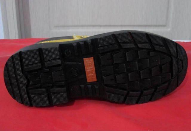 供应商批发2000双库存翻毛牛皮劳保鞋现货黄色高帮防砸