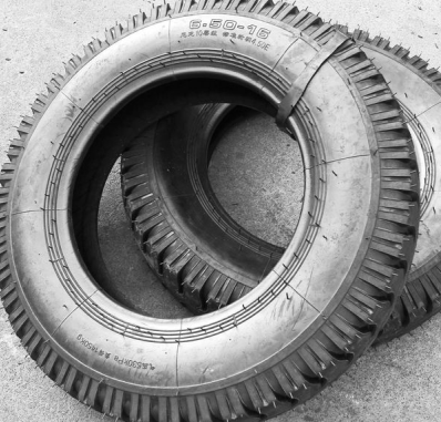 货车轮胎水曲羊角斑纹轮胎825-20 带内胎 供应商直