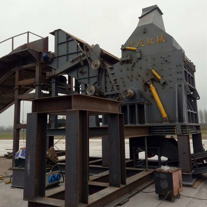 大型锤式易拉罐破碎机山东济宁志庆机械现场制作