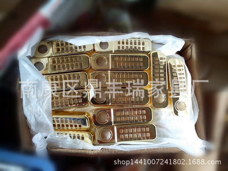 金色面板