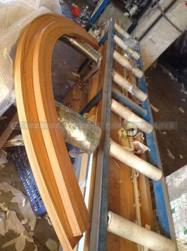 供应商欢喜购   室内滚涂木纹铝方通  多彩组合型材铝