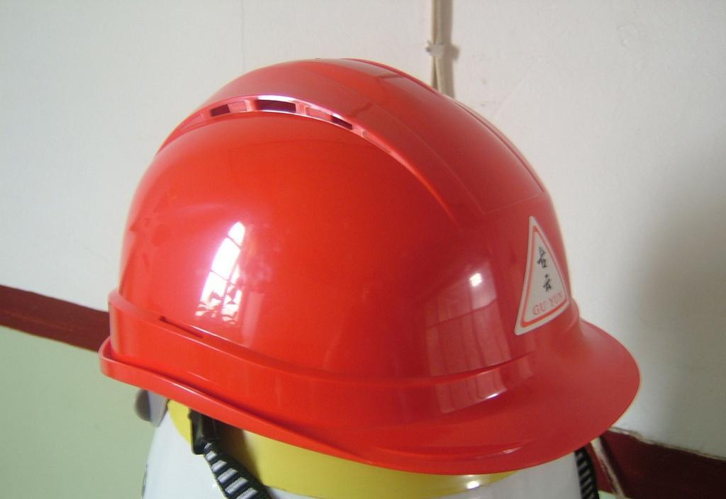 直销奢华安全帽透气孔安全头盔 电焊安全帽玻璃钢